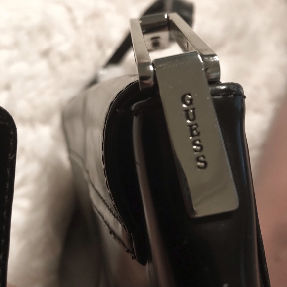 Guess Purse 🦋 - Picture 3 of 3